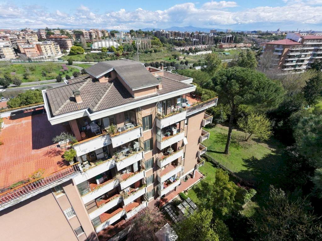 Vista - Quadrilocale viale Isacco Newton, 10, Roma - foto 1