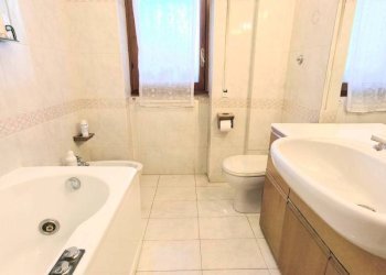 Bagno - Quadrilocale viale Isacco Newton, 10, Roma - foto 17