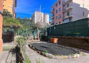 Bilocale Genova (zona Sturla) - foto 1