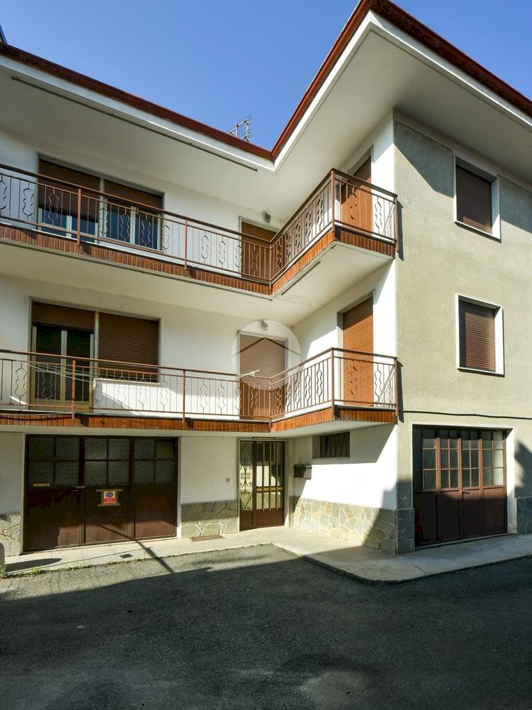 Semi-detached house Piazza Papa Giovanni XXIII, Giaveno - photo 1