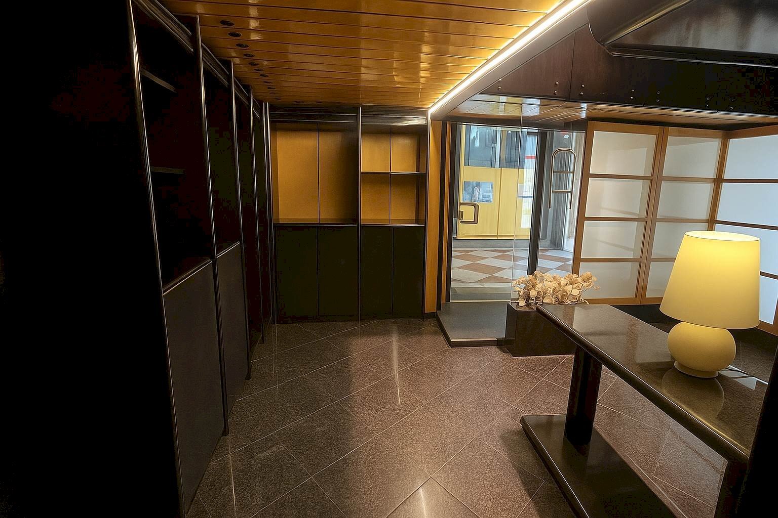 Shop - VIA CARLO CATTANEO, 33, Verona (neighborhood Centro Storico) - photo 1