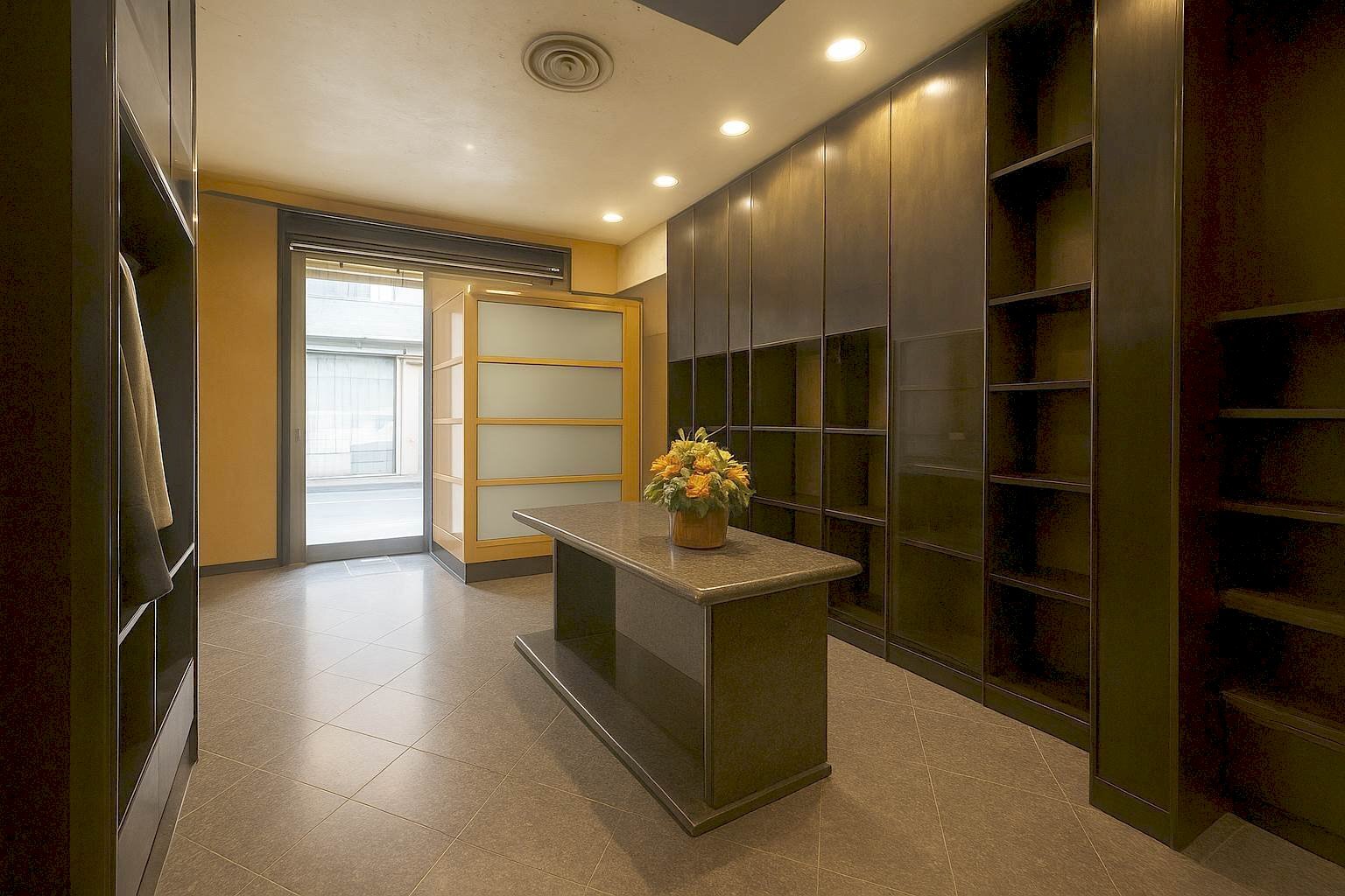 Shop - VIA CARLO CATTANEO, 33, Verona (neighborhood Centro Storico) - photo 3