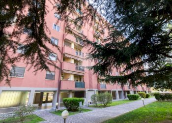 Three-room apartment Via Monte Penice, Rozzano - photo 1