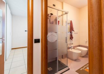 Two-room apartment Viale Isonzo, Rozzano - photo 15