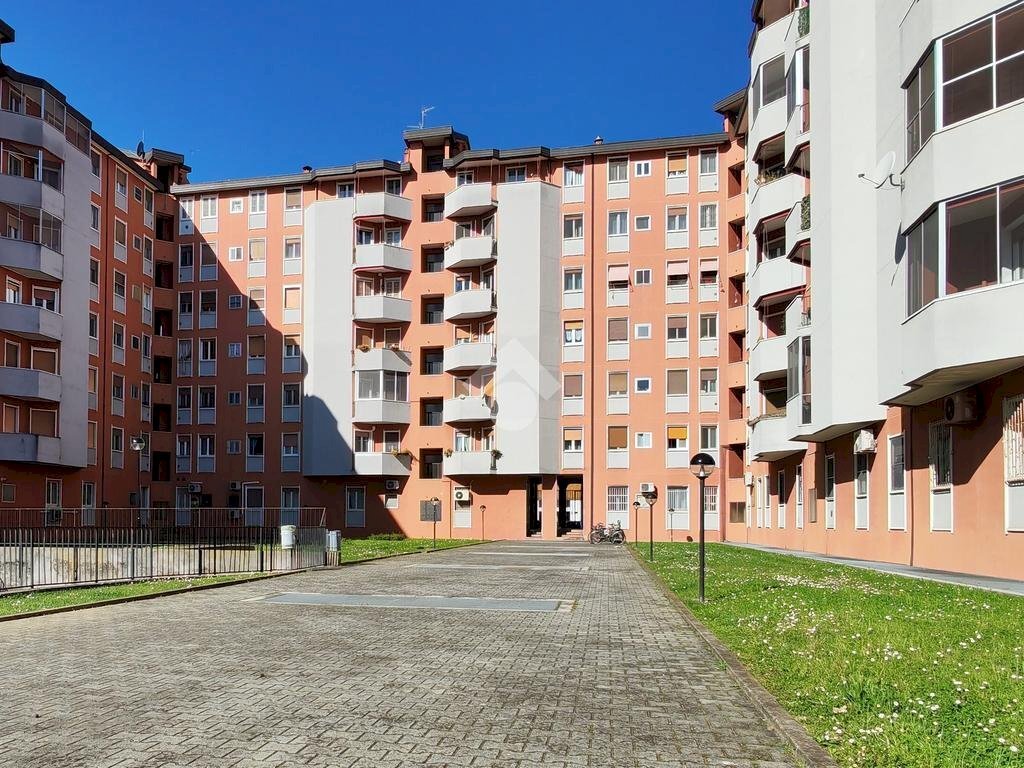 Three-room apartment Via resistenza, Opera - photo 1