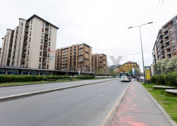 Edificio all\'aperto - Locale Commerciale Piazza Ernesto De Angeli
 
1, Milano - foto 3
