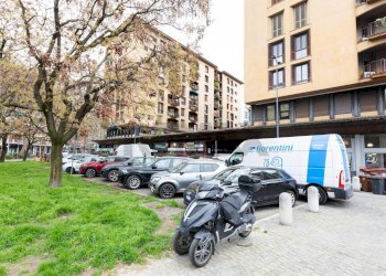 Edificio all\'aperto - Locale Commerciale Piazza Ernesto De Angeli
 
1, Milano - foto 4