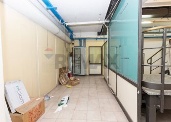 Lavanderia - Locale Commerciale Piazza Ernesto De Angeli
 
1, Milano - foto 8