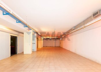 Stanza vuota - Locale Commerciale Piazza Ernesto De Angeli
 
1, Milano - foto 26