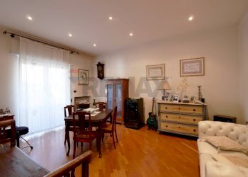Sala da pranzo - Terraced Villa Via Conte Girolamo Giusso
19, Bari - photo 6
