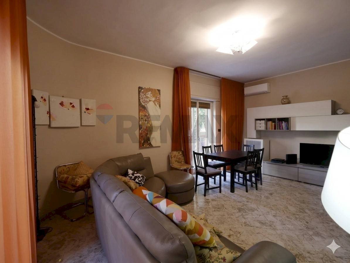 Sala da pranzo - Quadrilocale Via Camillo Rosalba
 
44, Bari - foto 3