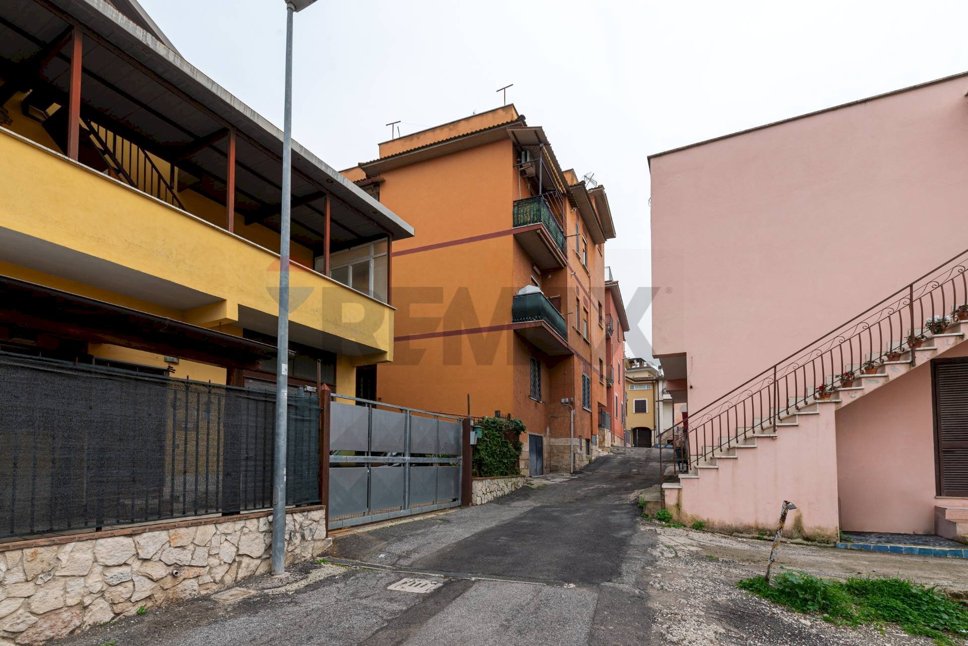 Edificio all\'aperto - Three-room apartment VIA ALFREDO CASELLA
 
4, Mentana - photo 2