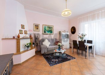 Sala da pranzo - Three-room apartment VIA ALFREDO CASELLA
 
4, Mentana - photo 1