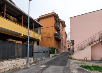 Edificio all\'aperto - Three-room apartment VIA ALFREDO CASELLA
 
4, Mentana - photo 2