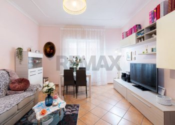 Sala da pranzo - Three-room apartment VIA ALFREDO CASELLA
 
4, Mentana - photo 3