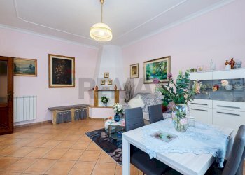 Sala da pranzo - Three-room apartment VIA ALFREDO CASELLA
 
4, Mentana - photo 5