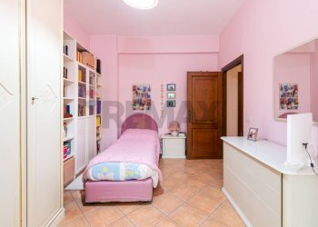 Camera / camera da letto - Three-room apartment VIA ALFREDO CASELLA
 
4, Mentana - photo 13