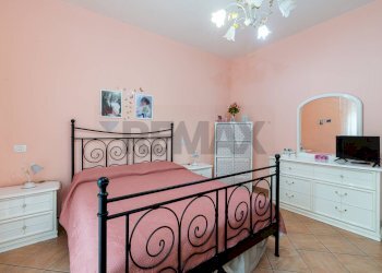 Camera / camera da letto - Three-room apartment VIA ALFREDO CASELLA
 
4, Mentana - photo 16