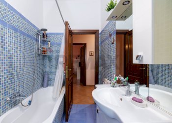 Bagno - Three-room apartment VIA ALFREDO CASELLA
 
4, Mentana - photo 18