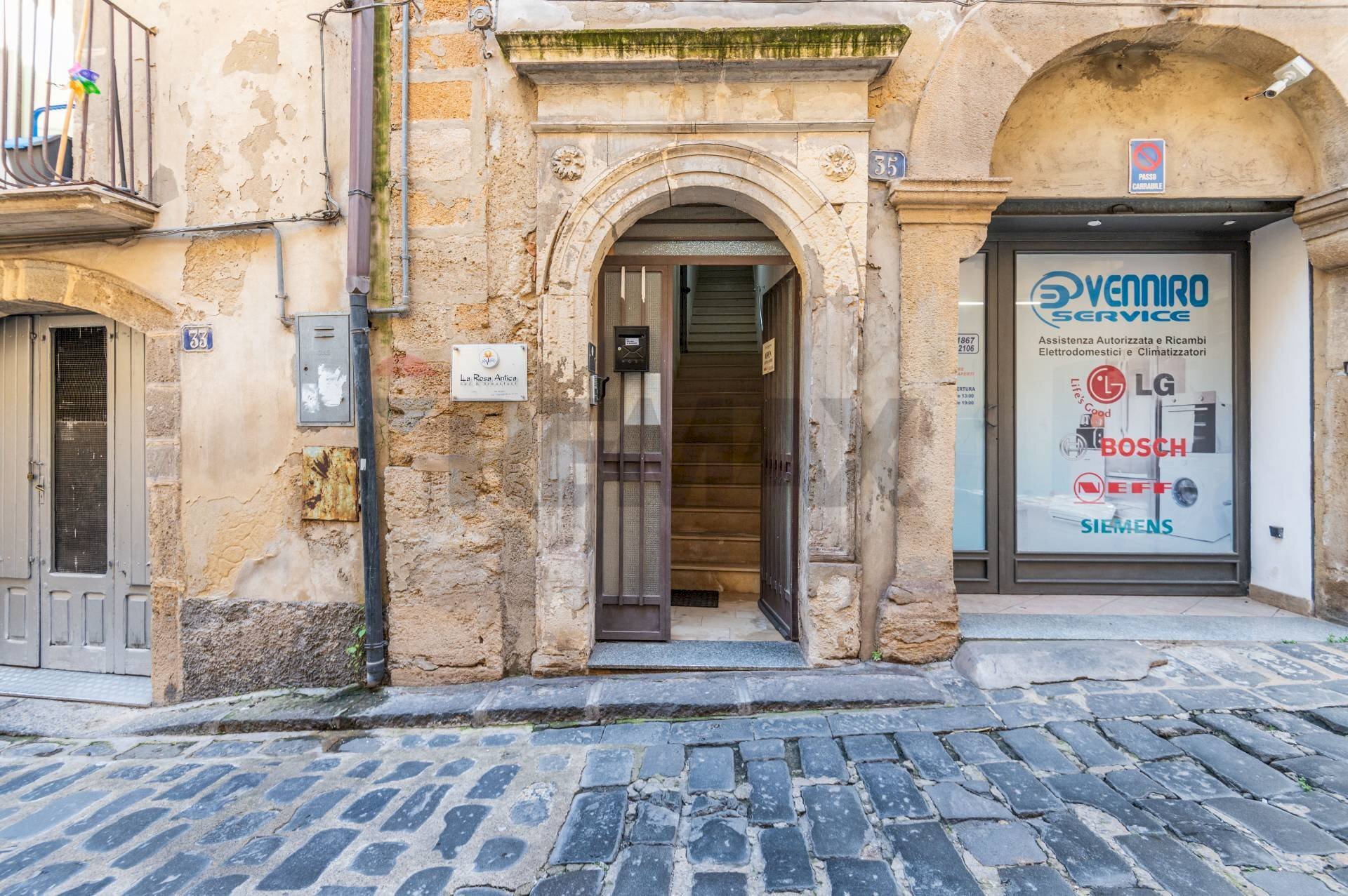 Edificio all\'aperto - Casa indipendente Via Volta Libertini
 
26, Caltagirone - foto 1
