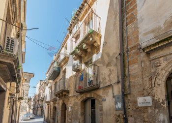 Edificio all\'aperto - Casa indipendente Via Volta Libertini
 
26, Caltagirone - foto 9