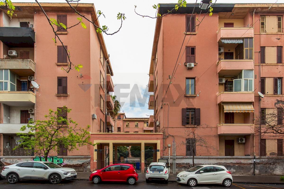 Edificio all\'aperto - Trilocale Via Giovanni Lavaggi
12, Catania - foto 2