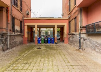 Edificio all\'aperto - Three-room apartment Via Giovanni Lavaggi
 
12, Catania - photo 5