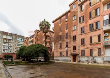 Edificio all\'aperto - Three-room apartment Via Giovanni Lavaggi
 
12, Catania - photo 7