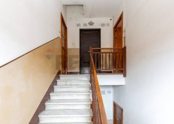 Scale - Three-room apartment Via Giovanni Lavaggi
 
12, Catania - photo 11