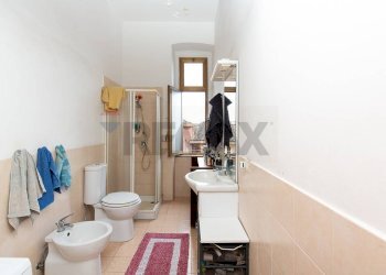 Bagno - Three-room apartment Via Giovanni Lavaggi
 
12, Catania - photo 16