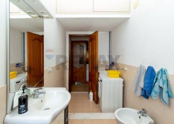 Bagno - Three-room apartment Via Giovanni Lavaggi
 
12, Catania - photo 17