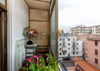 Edificio all\'aperto - Three-room apartment Via Giovanni Lavaggi
 
12, Catania - photo 24