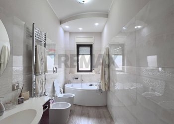 Bagno - Appartamento VIA GALERMO
 
228, Catania - foto 13