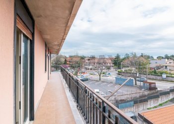 Balcone - Four-room apartment Viale Europa
 
85, San Gregorio di Catania - photo 15