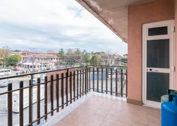 Balcone - Four-room apartment Viale Europa
 
85, San Gregorio di Catania - photo 18