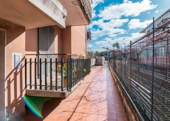 Balcone - Four-room apartment Viale Europa
 
85, San Gregorio di Catania - photo 21