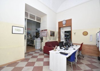 Soggiorno - Locale Commerciale Via Antonino Di Sangiuliano
72, Catania - foto 2