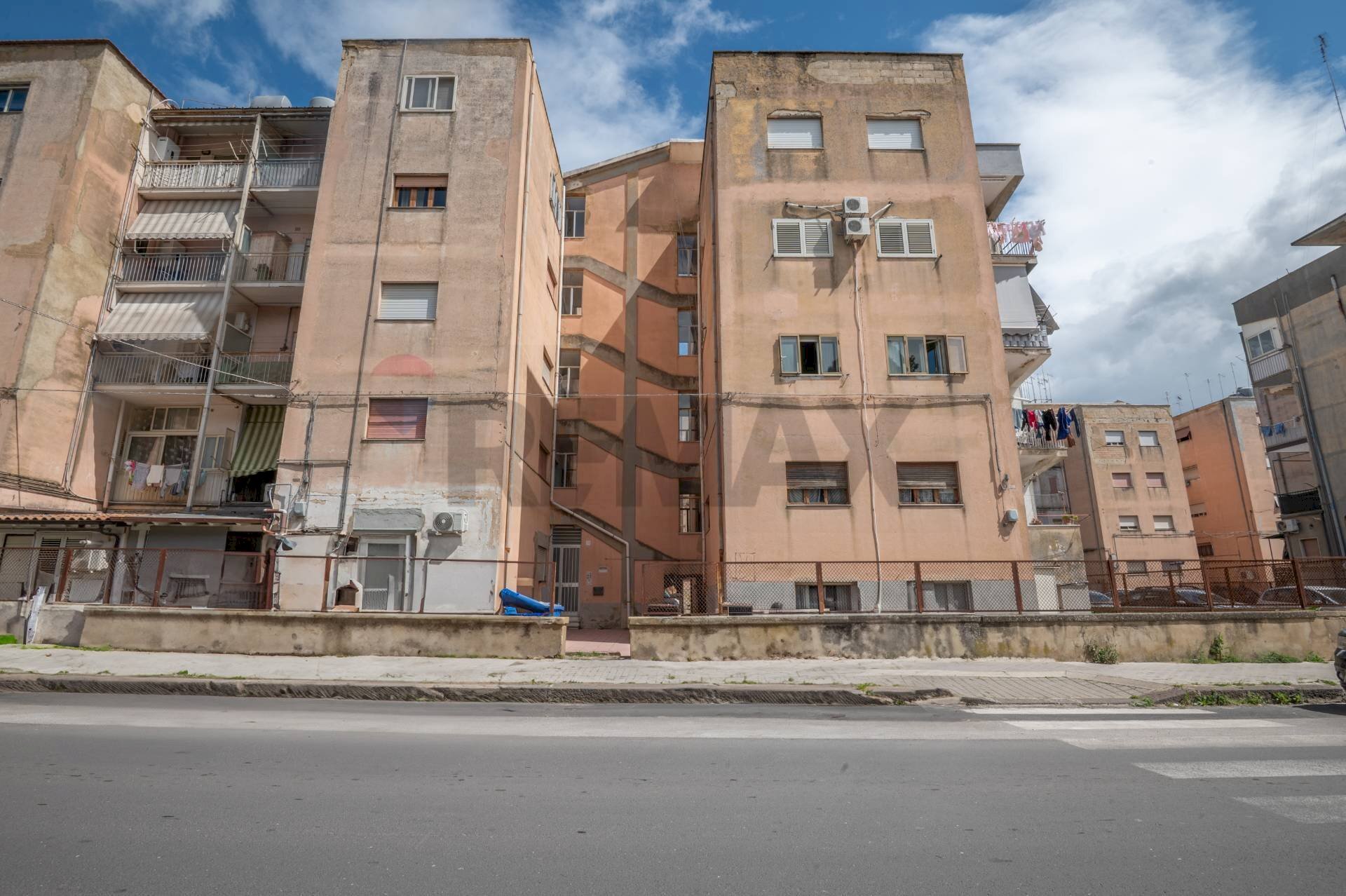 Edificio all\'aperto - Cellar / Attic Viale Autonomia
 
81, Caltagirone - photo 1