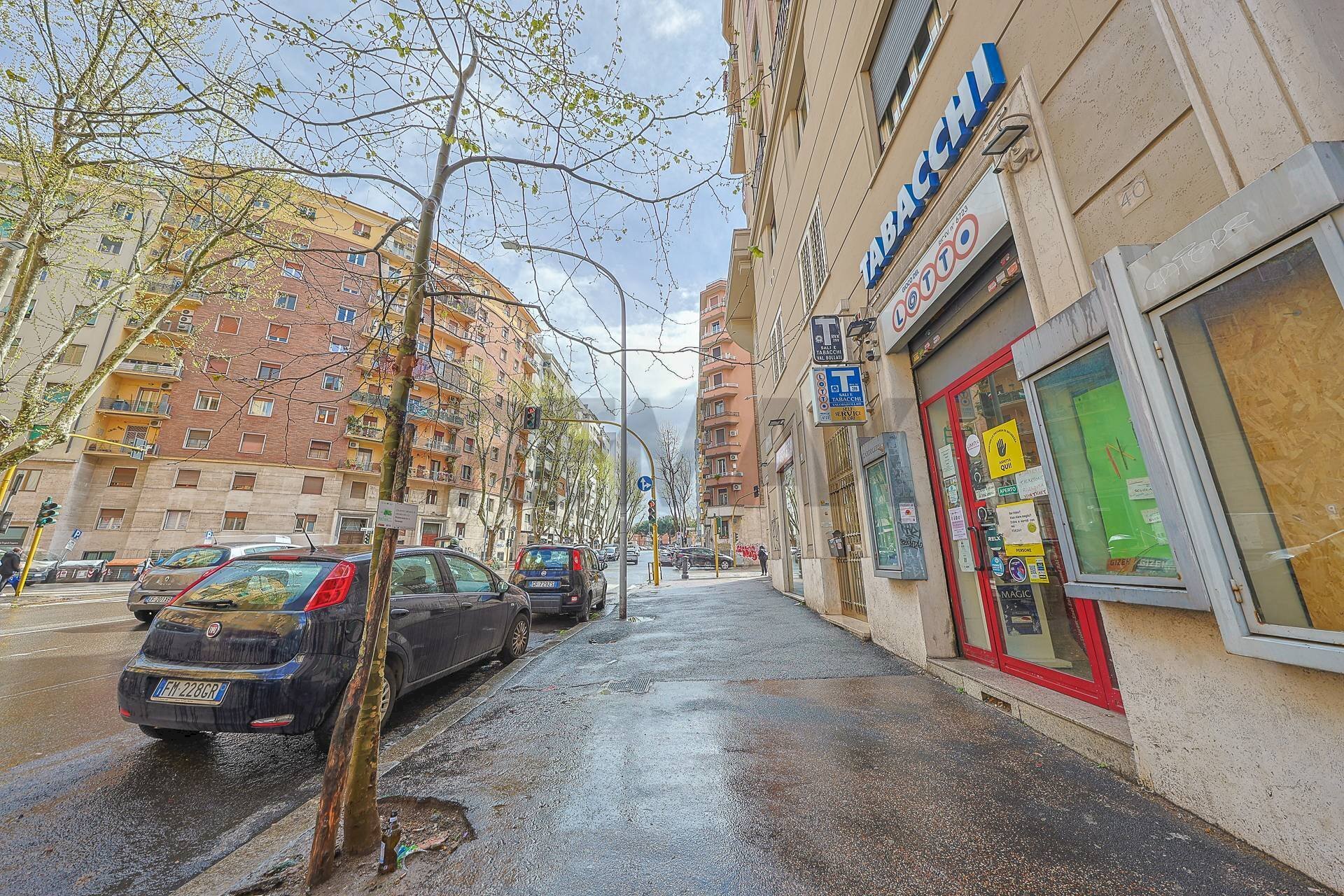Edificio all\'aperto - Attività Commerciale via satrico
 
40, Roma - foto 1