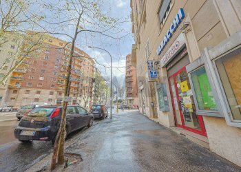 Edificio all\'aperto - Attività Commerciale via satrico
40, Roma - foto 1