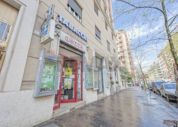 Edificio all\'aperto - Attività Commerciale via satrico
40, Roma - foto 2