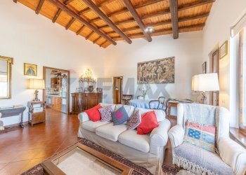 Soggiorno - Residence VIA VOCABOLO CHIORANO
 
10, Magliano Sabina - photo 4