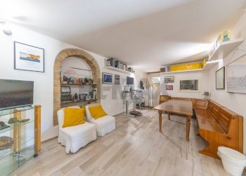 Sala da pranzo - Residence VIA VOCABOLO CHIORANO
 
10, Magliano Sabina - photo 86