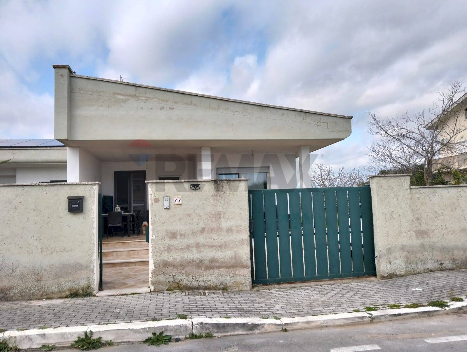 Casa all\'aperto - Semi-detached house via San vito
 
77c, Anzio - floor plans 1