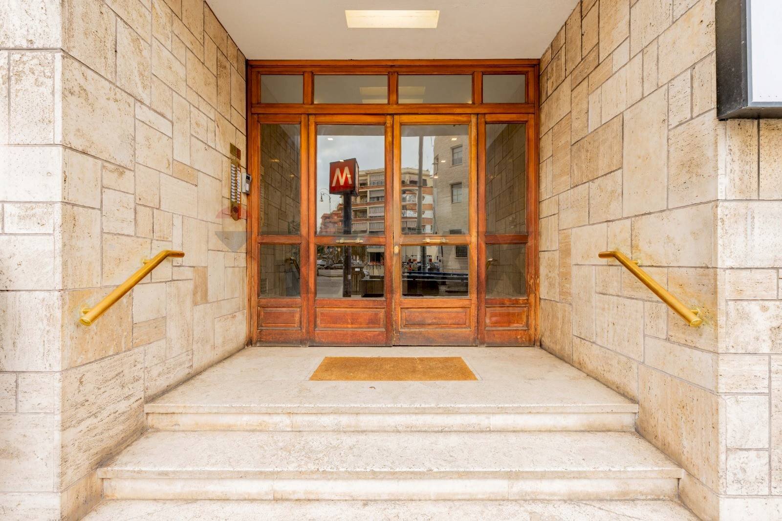 Ricezione / Lobby - Quadrilocale Viale XXI Aprile
 
109, Roma - foto 3