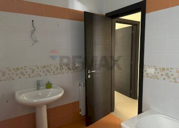 Bagno - Quadrilocale S.S.114 San Filippo
 
185, Messina - foto 19