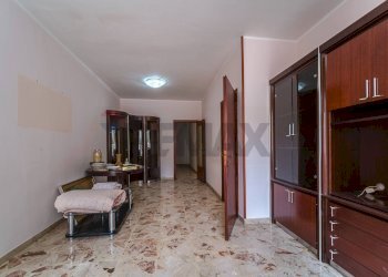 Hall / corridoio - Trilocale Via Noviziato Casazza
 
72, Messina - foto 2