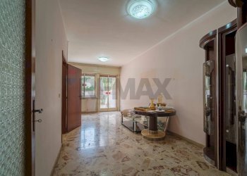 Hall / corridoio - Trilocale Via Noviziato Casazza
 
72, Messina - foto 5