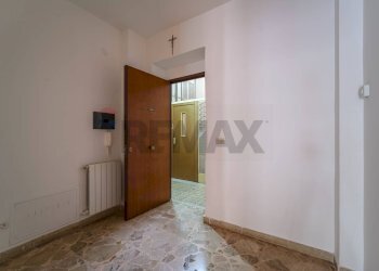 Stanza vuota - Trilocale Via Noviziato Casazza
 
72, Messina - foto 8