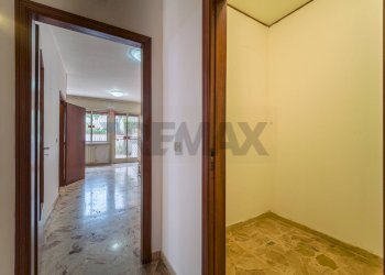 Hall / corridoio - Trilocale Via Noviziato Casazza
 
72, Messina - foto 9